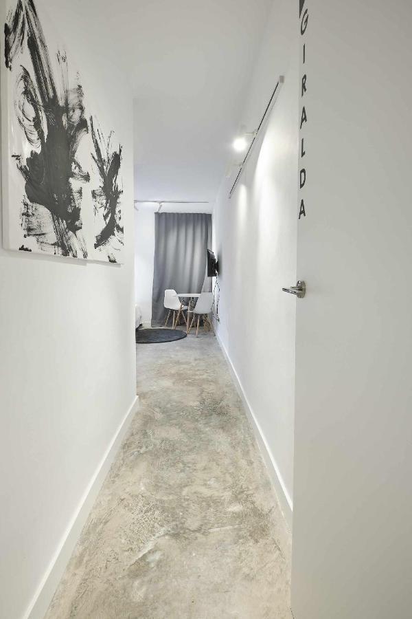 Giralda Modern & Luxury Apartment Sevilla Bagian luar foto